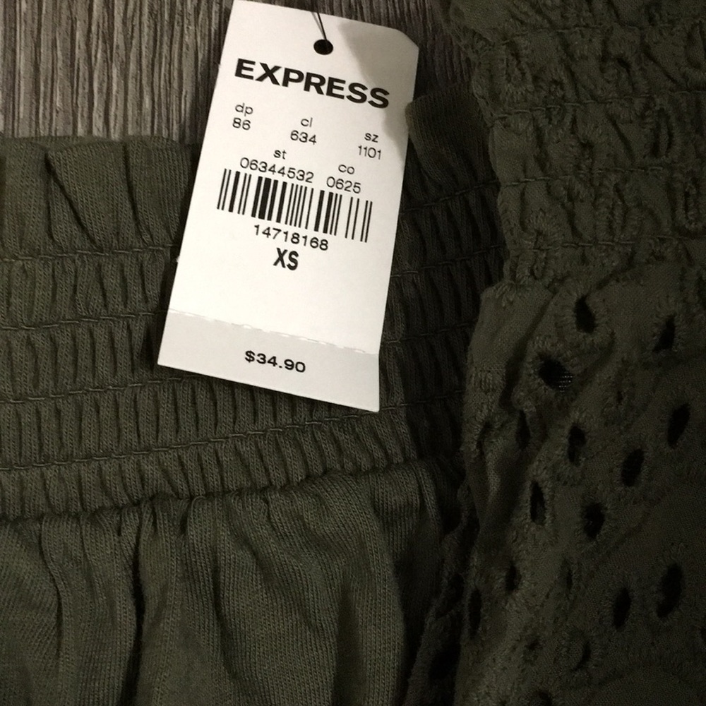 NWT COLD SHOULDER EXPRESS TOP XS - Picture 2 of 3